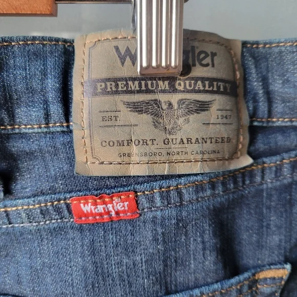 Wrangler Men's Relaxed Fit Blue Jeans Denim Flex For comfort Size 40x30 NWT - Picture 4 of 8